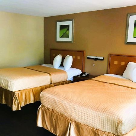 Oyo Hotel Tallahassee Downtown Екстериор снимка