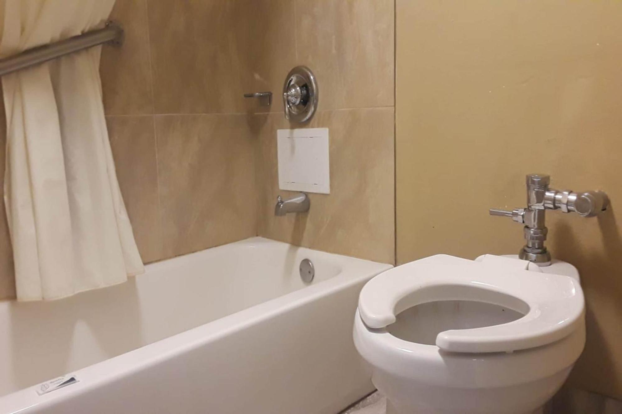 Oyo Hotel Tallahassee Downtown Екстериор снимка