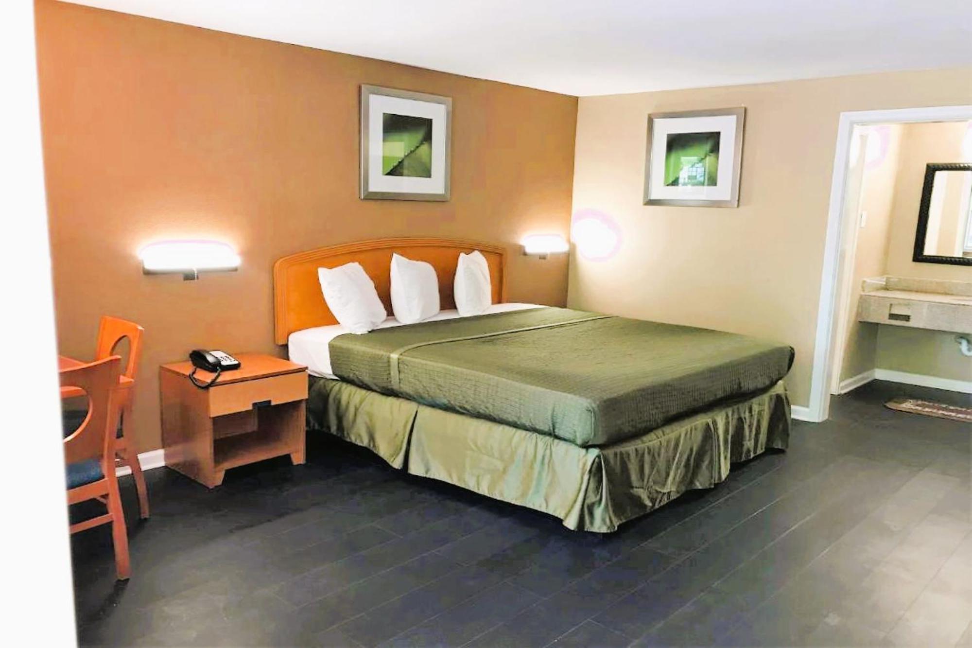 Oyo Hotel Tallahassee Downtown Екстериор снимка