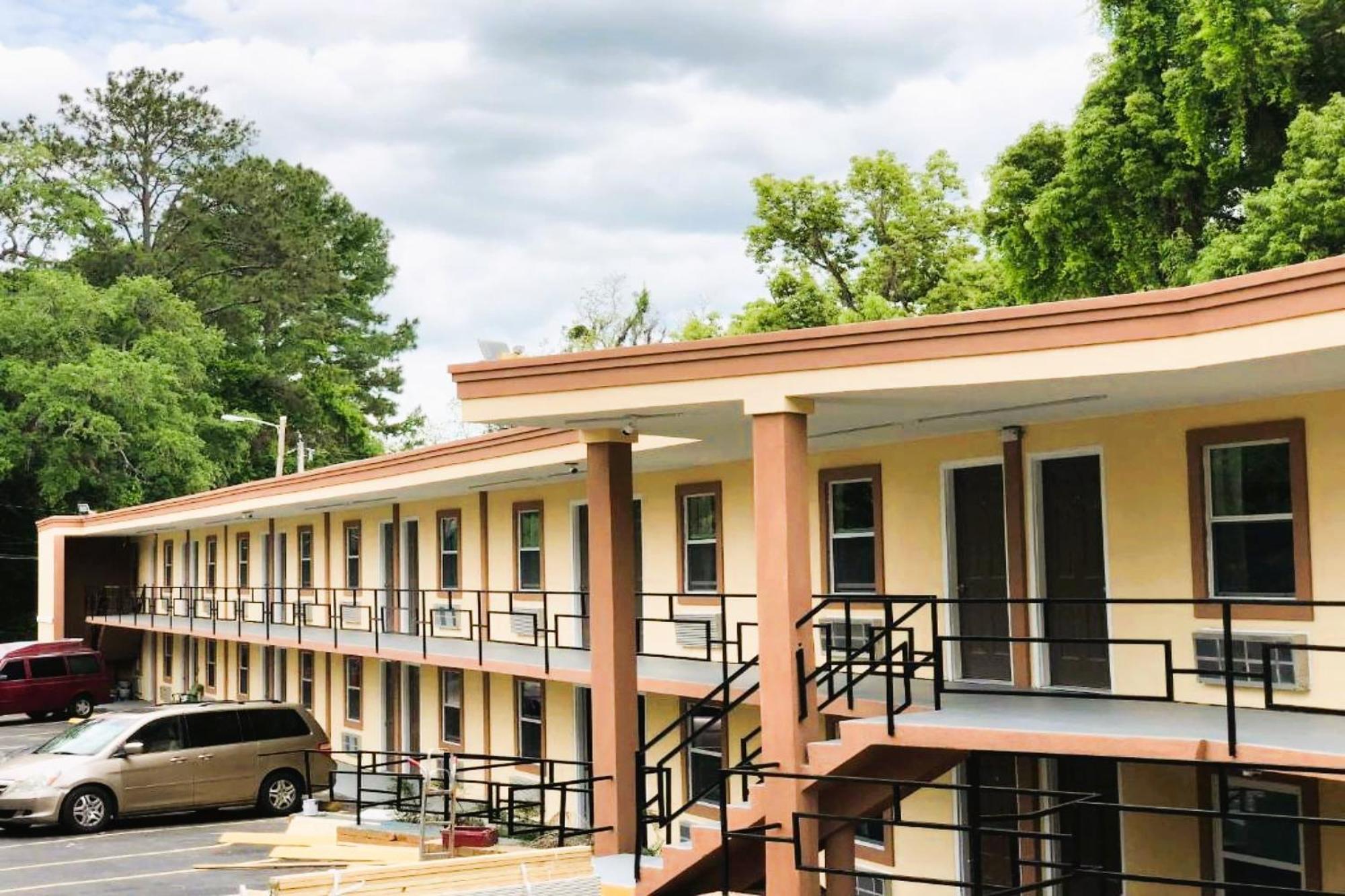 Oyo Hotel Tallahassee Downtown Екстериор снимка