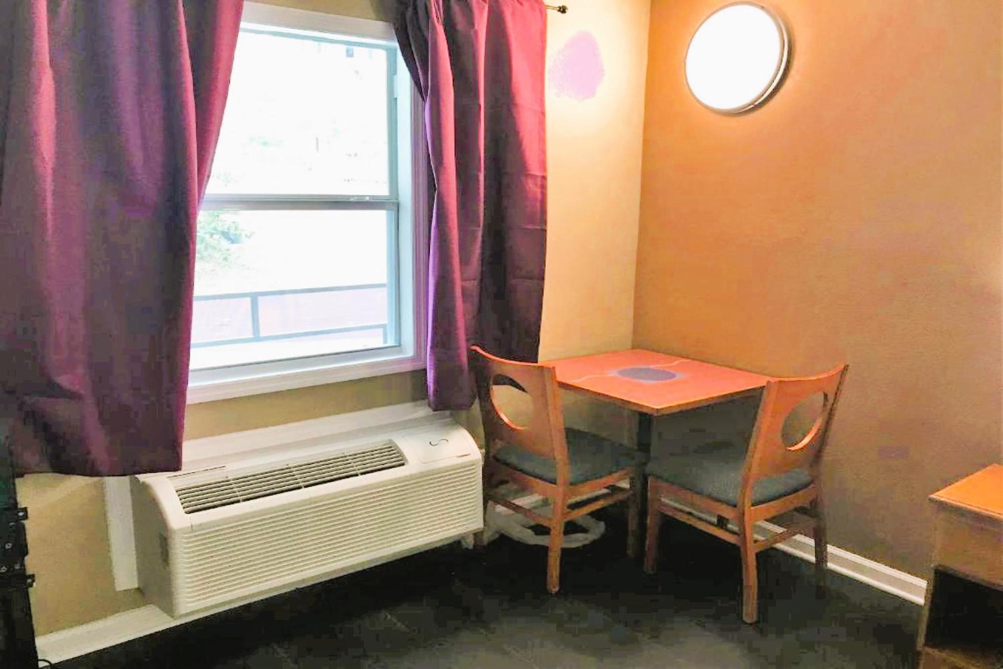 Oyo Hotel Tallahassee Downtown Екстериор снимка