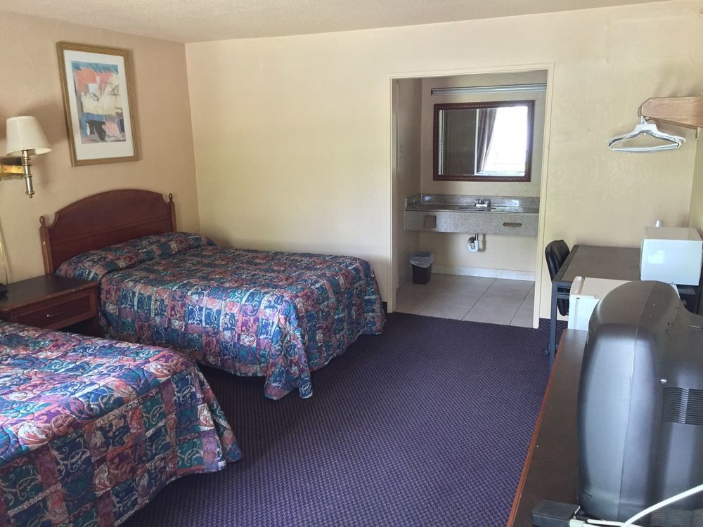Oyo Hotel Tallahassee Downtown Екстериор снимка