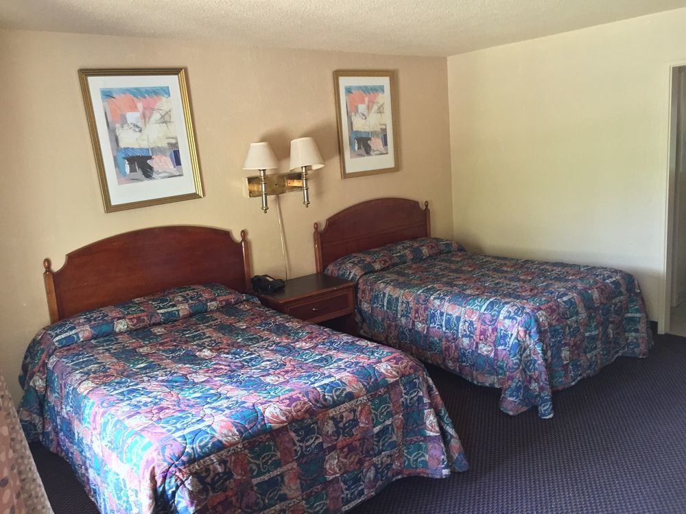 Oyo Hotel Tallahassee Downtown Екстериор снимка
