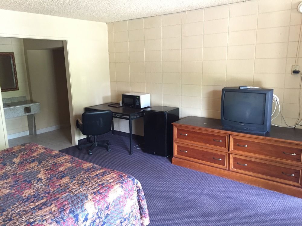 Oyo Hotel Tallahassee Downtown Екстериор снимка