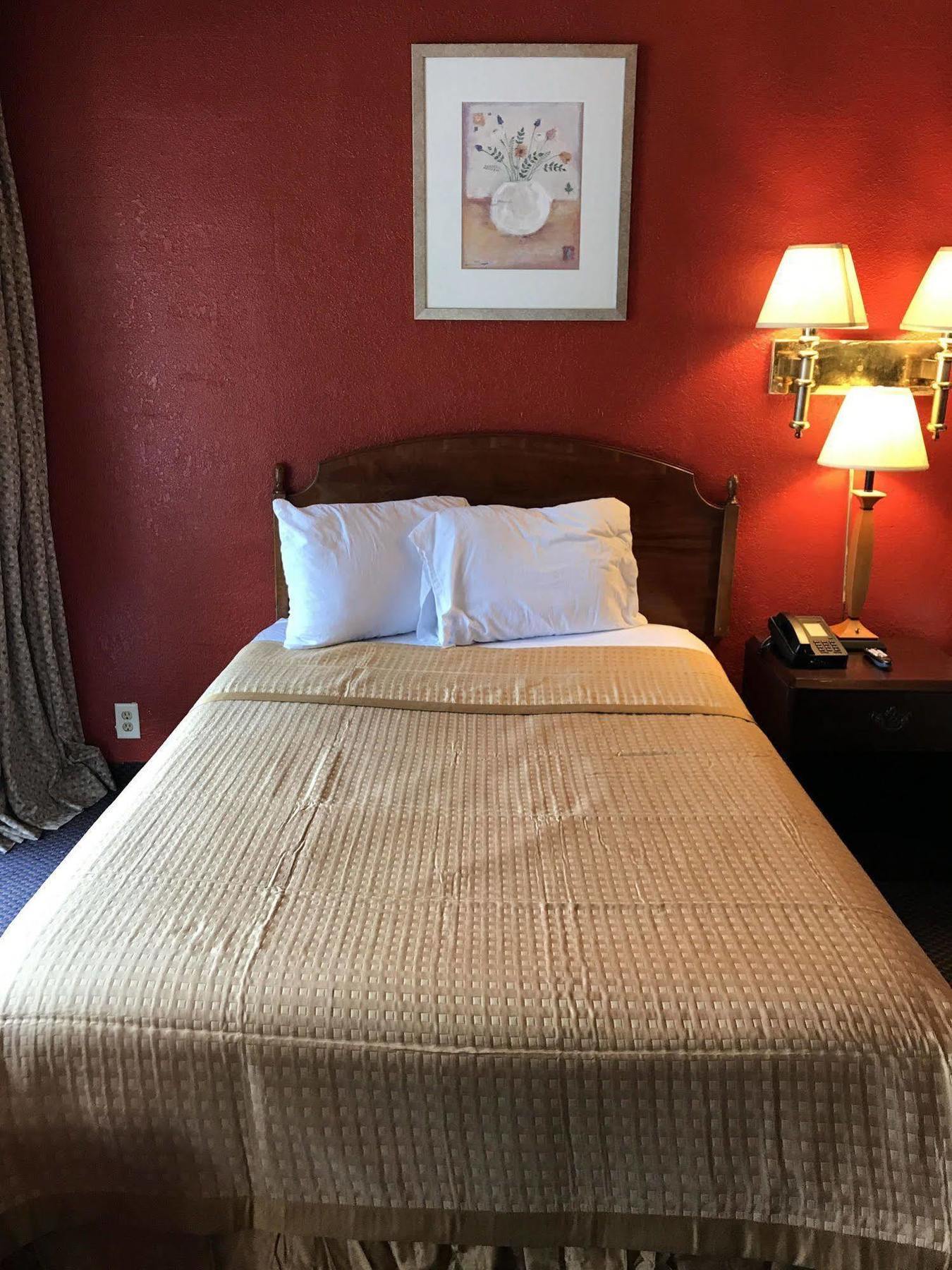 Oyo Hotel Tallahassee Downtown Екстериор снимка