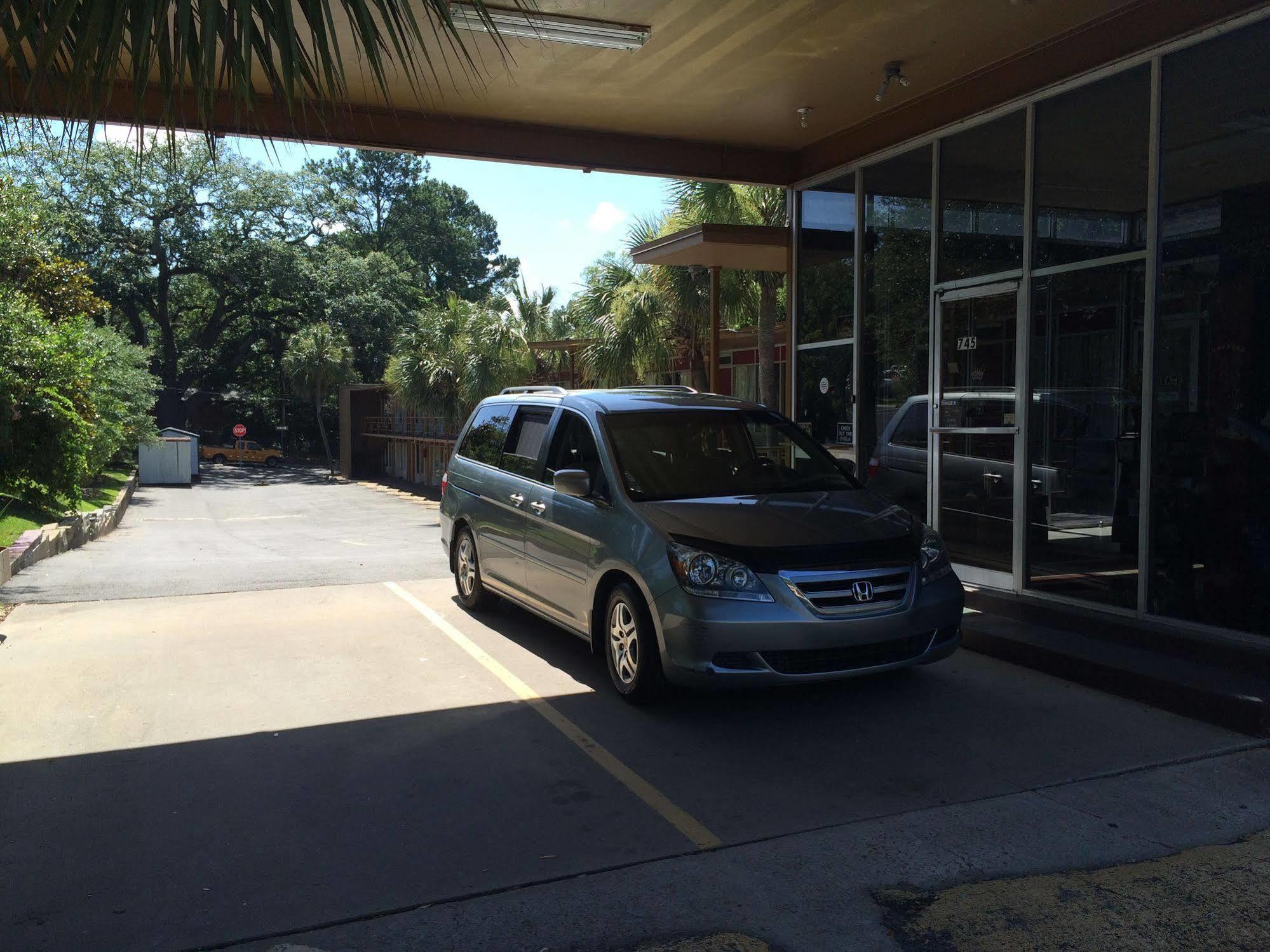 Oyo Hotel Tallahassee Downtown Екстериор снимка
