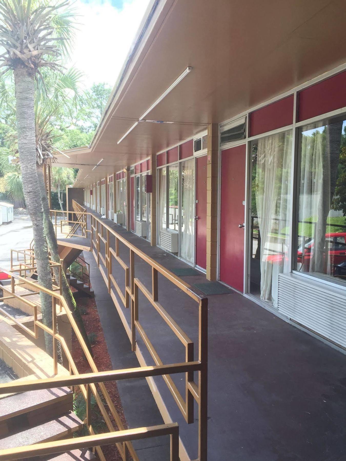 Oyo Hotel Tallahassee Downtown Екстериор снимка